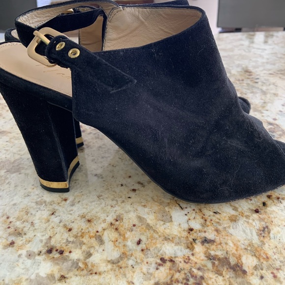 Black suede open toe pumps - Picture 4 of 4
